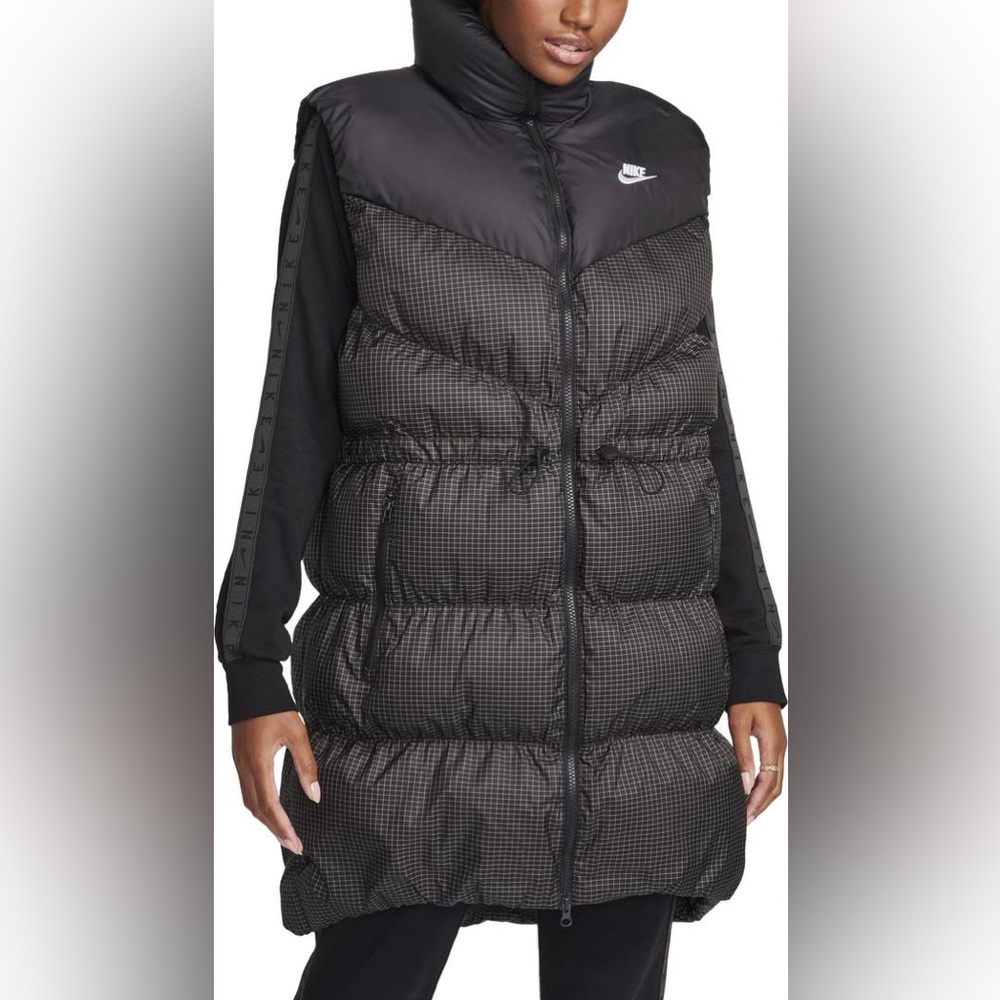 Nike Sportswear Windpuffer
Women's Therma-FIT Loose Long Puffer Gilet